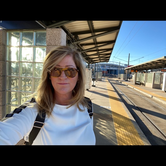 Meet your Posher, Lisa - Picture 1 of 1